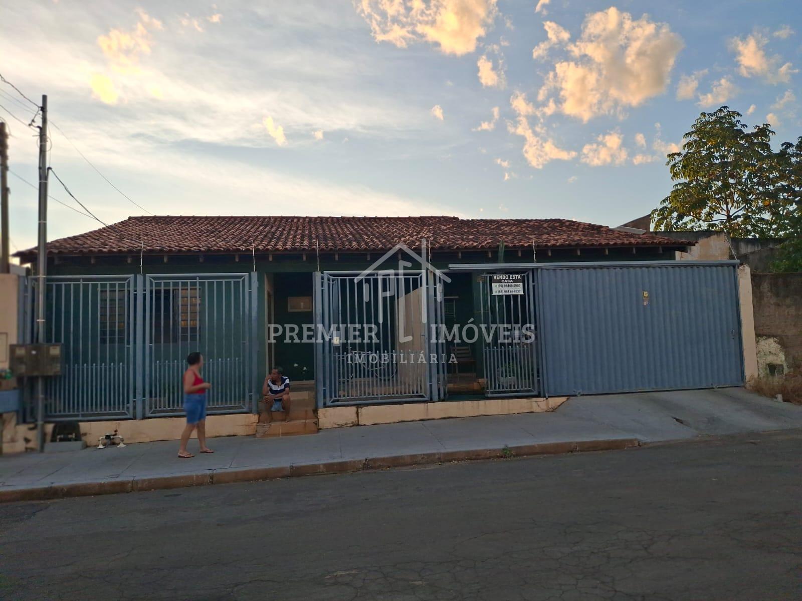 Casa a venda no CPA II com 1 suíte, 2 quartos e 2 banheiros sociais