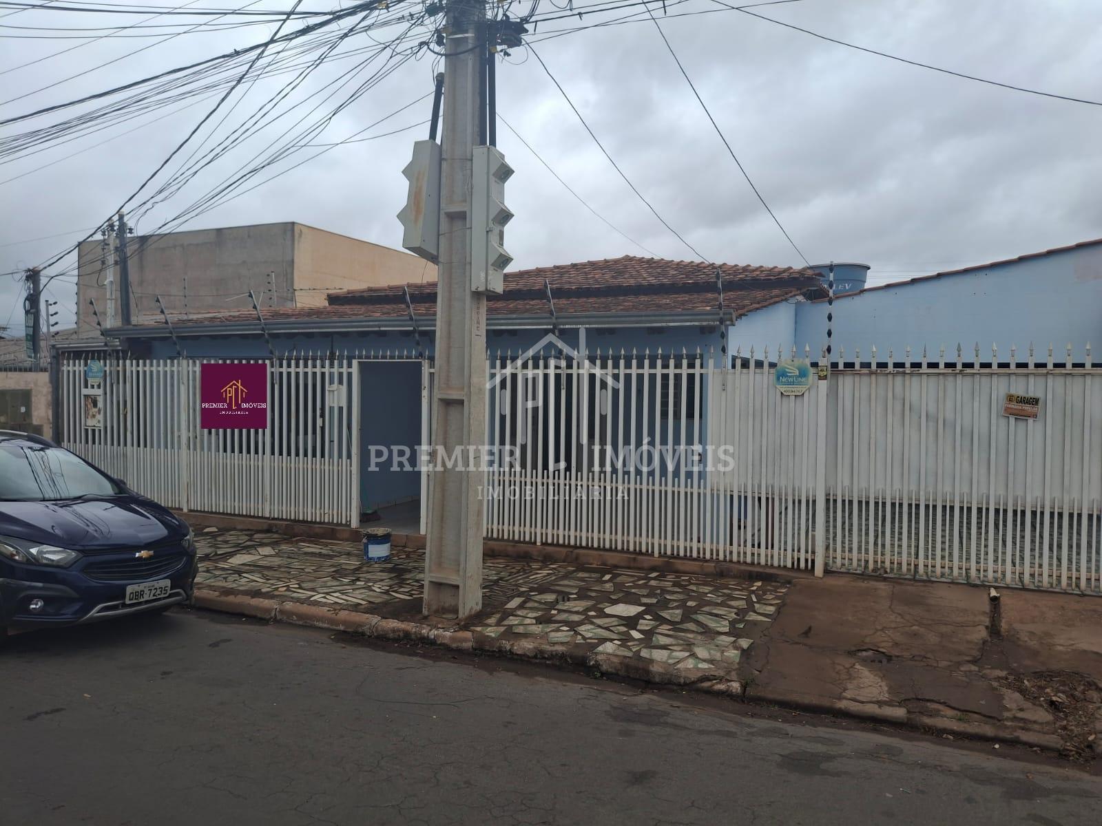 Casa para venda no CPA II com 3 quartos sendo 1 suíte e 3 banheiros