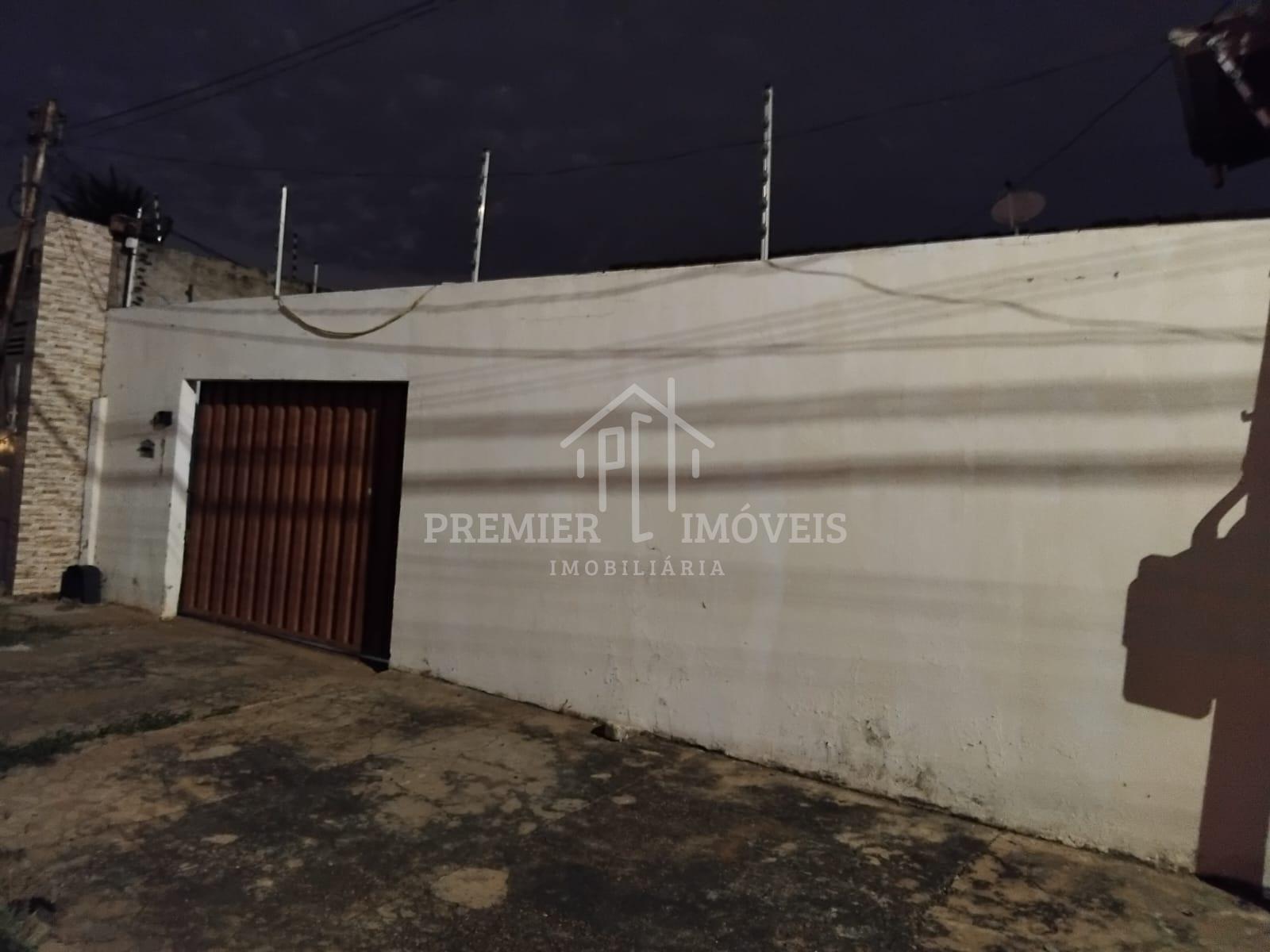 Casa a venda no Cophamil com 2 Suítes com closet e 1 banheiro externo