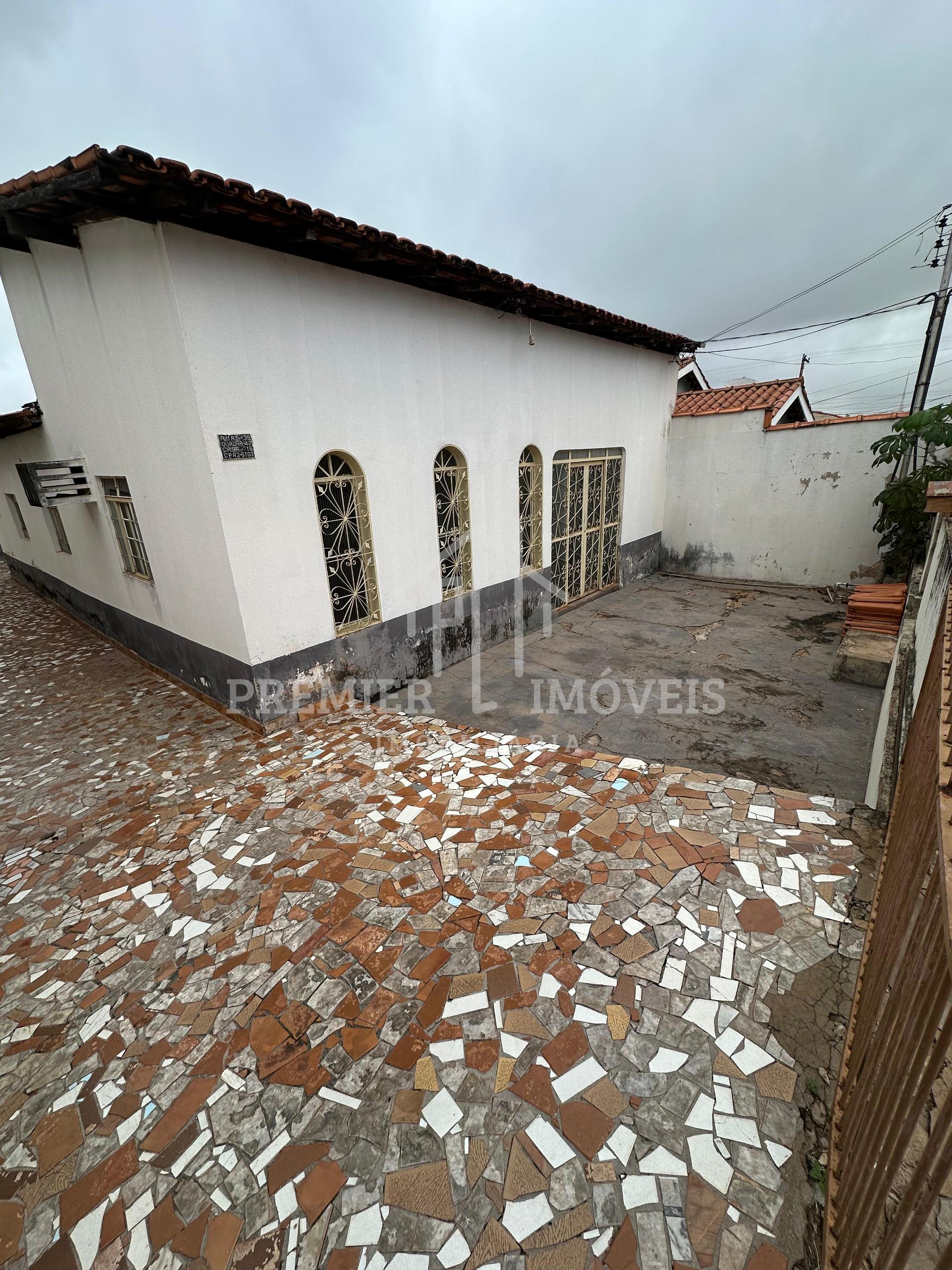 Vendo casa no CPA-3, Setor 03 com 3 quartos e banheiro social