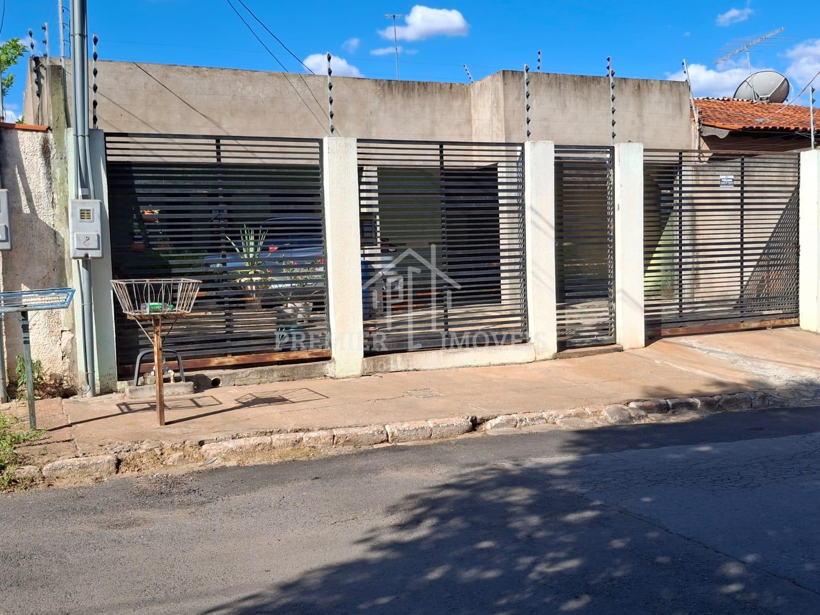 Casa a venda no bairro Santa Amália com 3 Quartos e 2 banheiros