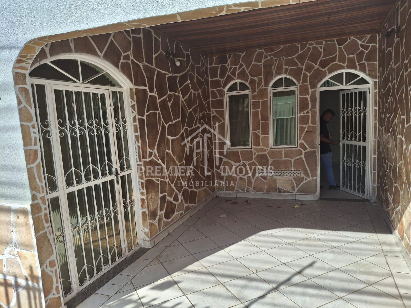 Casa localizada no Centro contendo 1 quartos sendo uma suíte