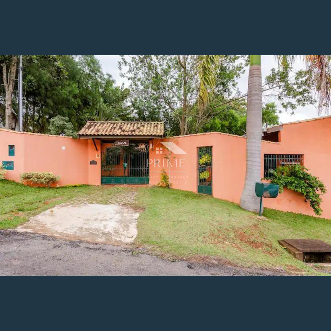 Chacará à venda, dentro da cidade, decoração rústica. Conforto...