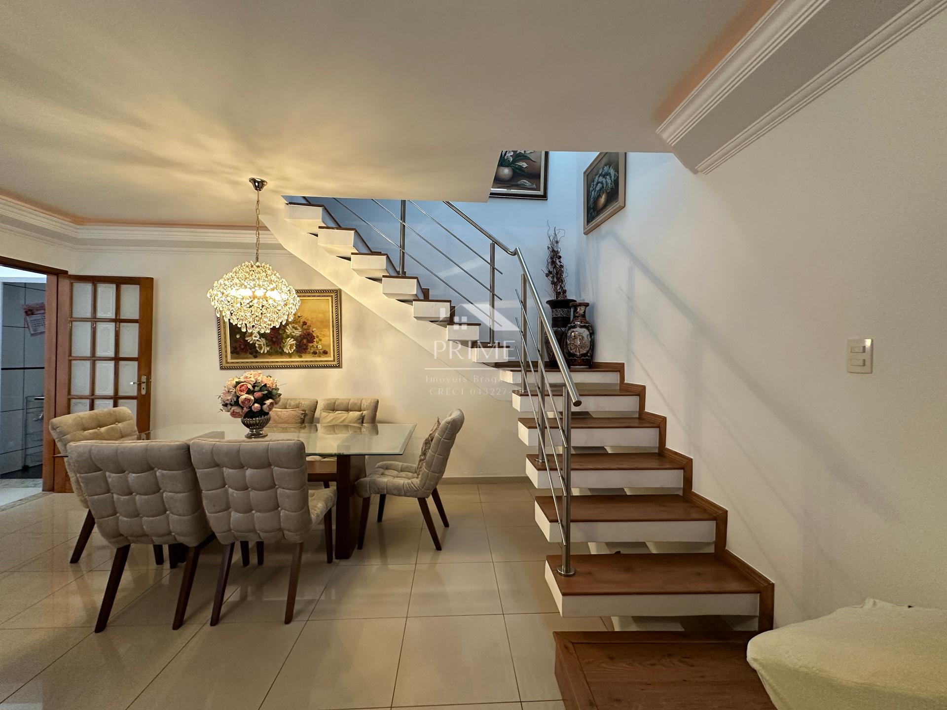 Casa com 3 Dormitórios, Suíte com Closet e Garagem para 2 Carros