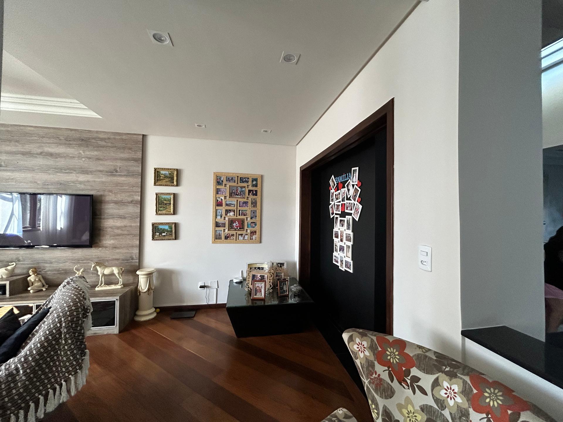 Sobrado Triplex com 3 dormitórios, à venda - R  900.000,00 - H...