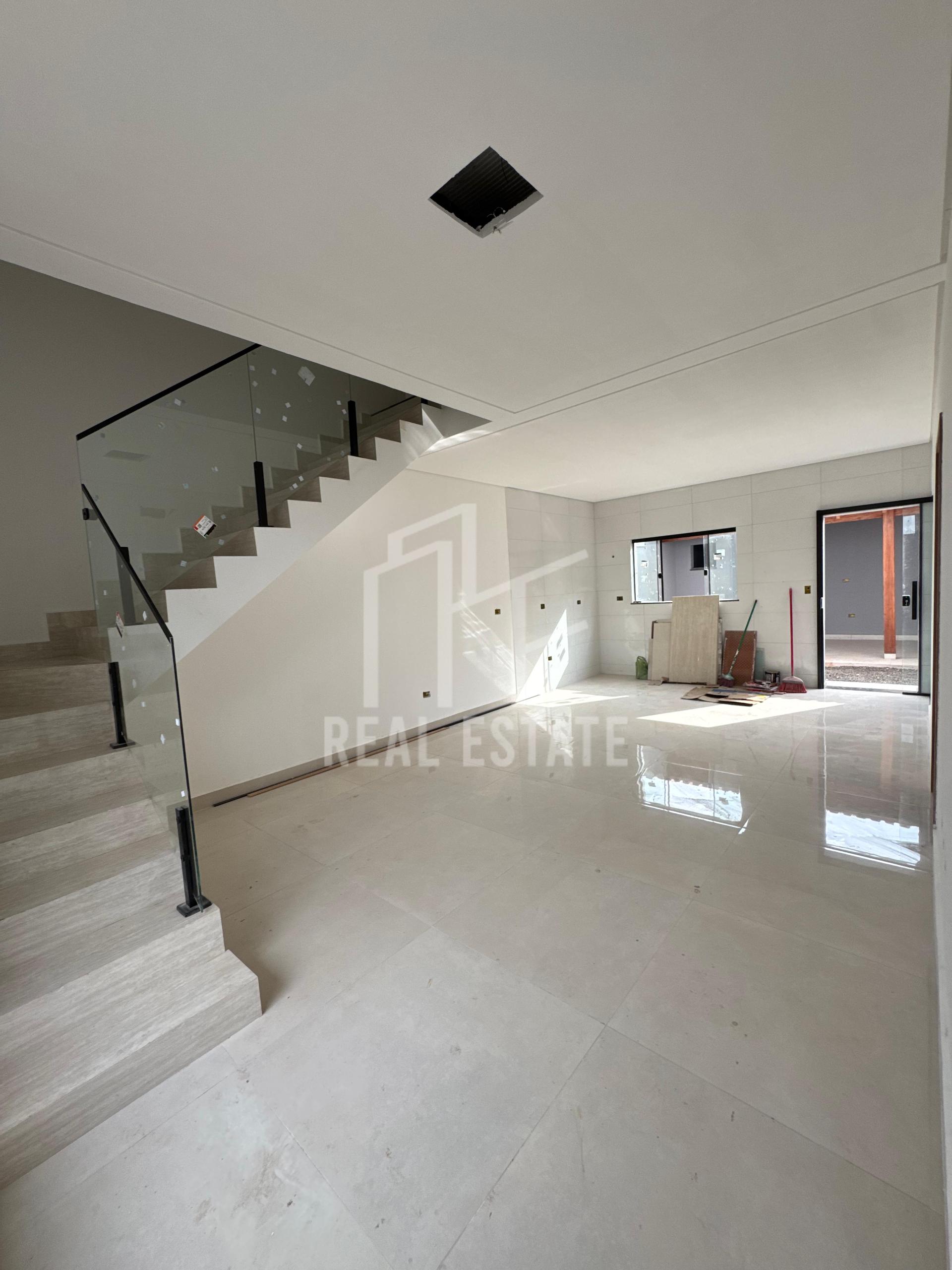 Linda casa NOVA com 129m2 de construção, disponível para VENDA...
