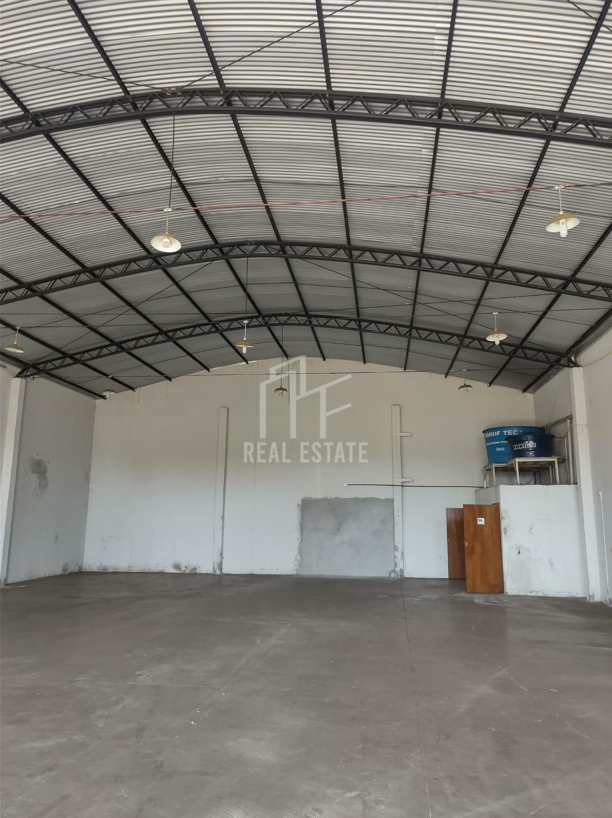 Amplo barrac?o dispon?vel para LOCA??O em LONDRINA - PR