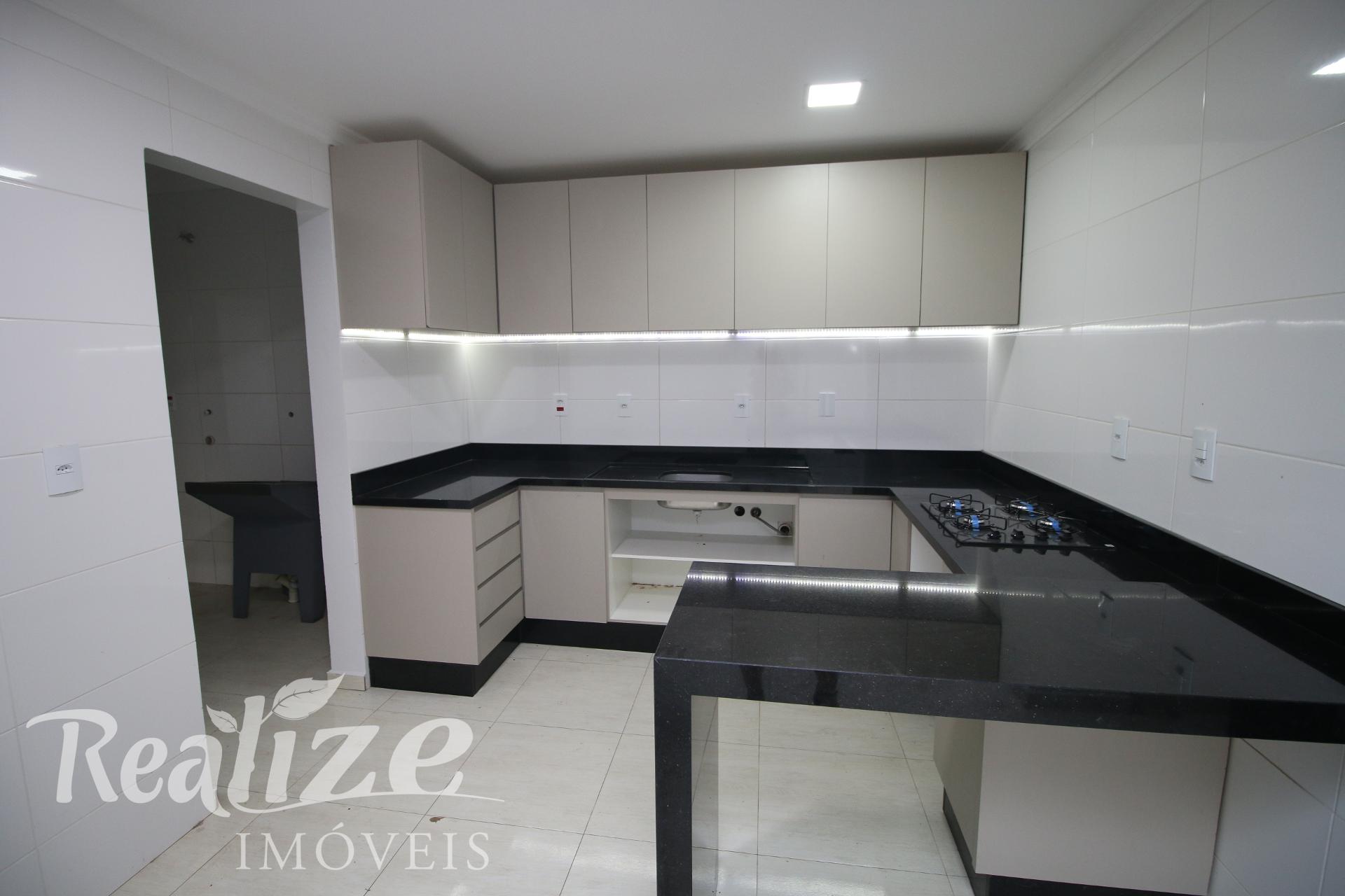 SOBRADO SEMI-MOBILIADO