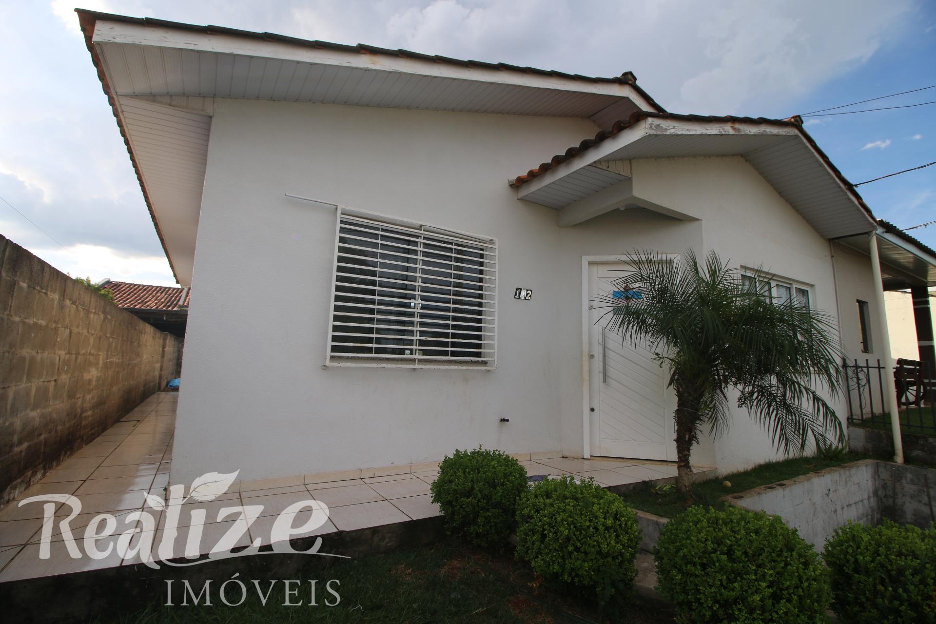 CASA COM LOTE FECHADO E COM COZINHA