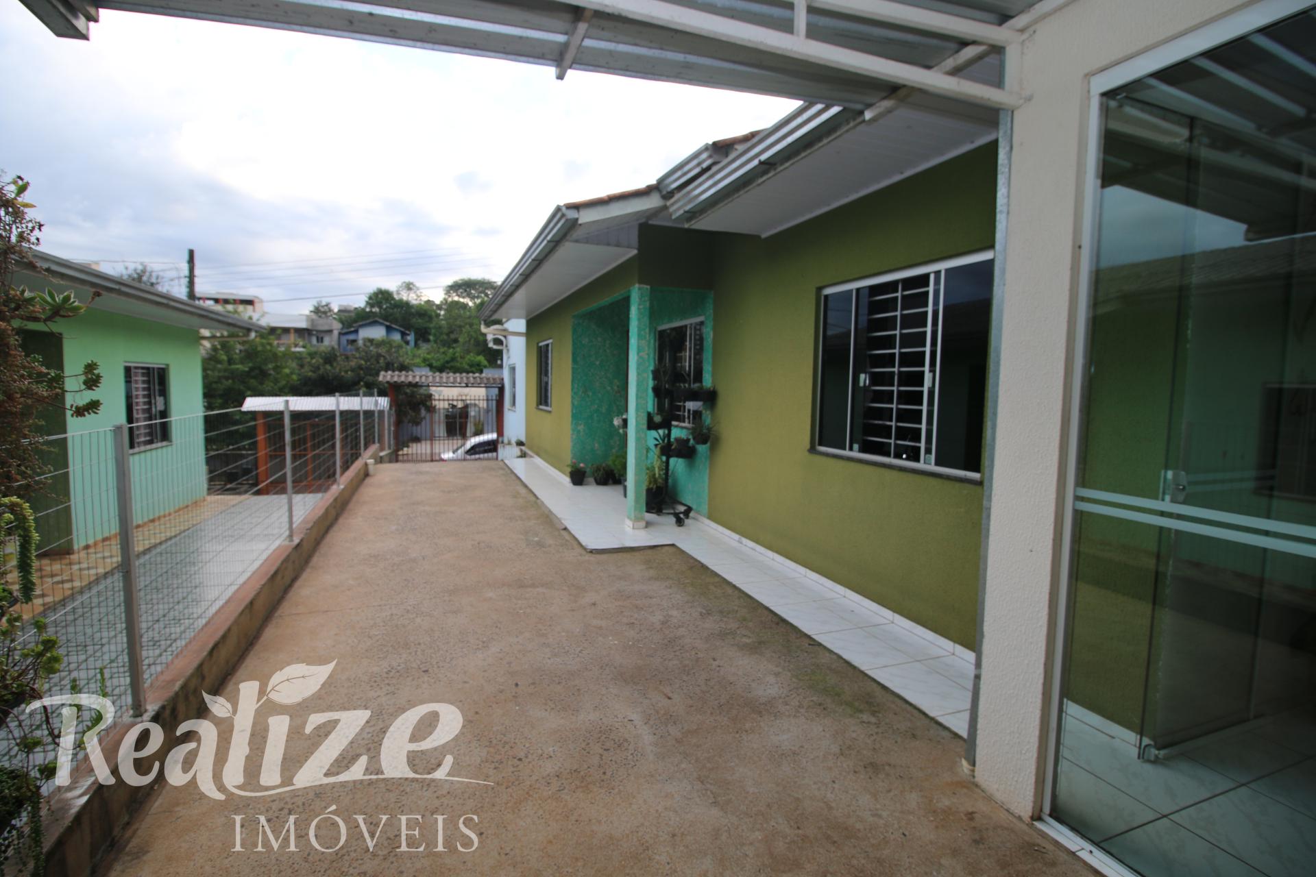 CASA COM SALA COMERCIAL
