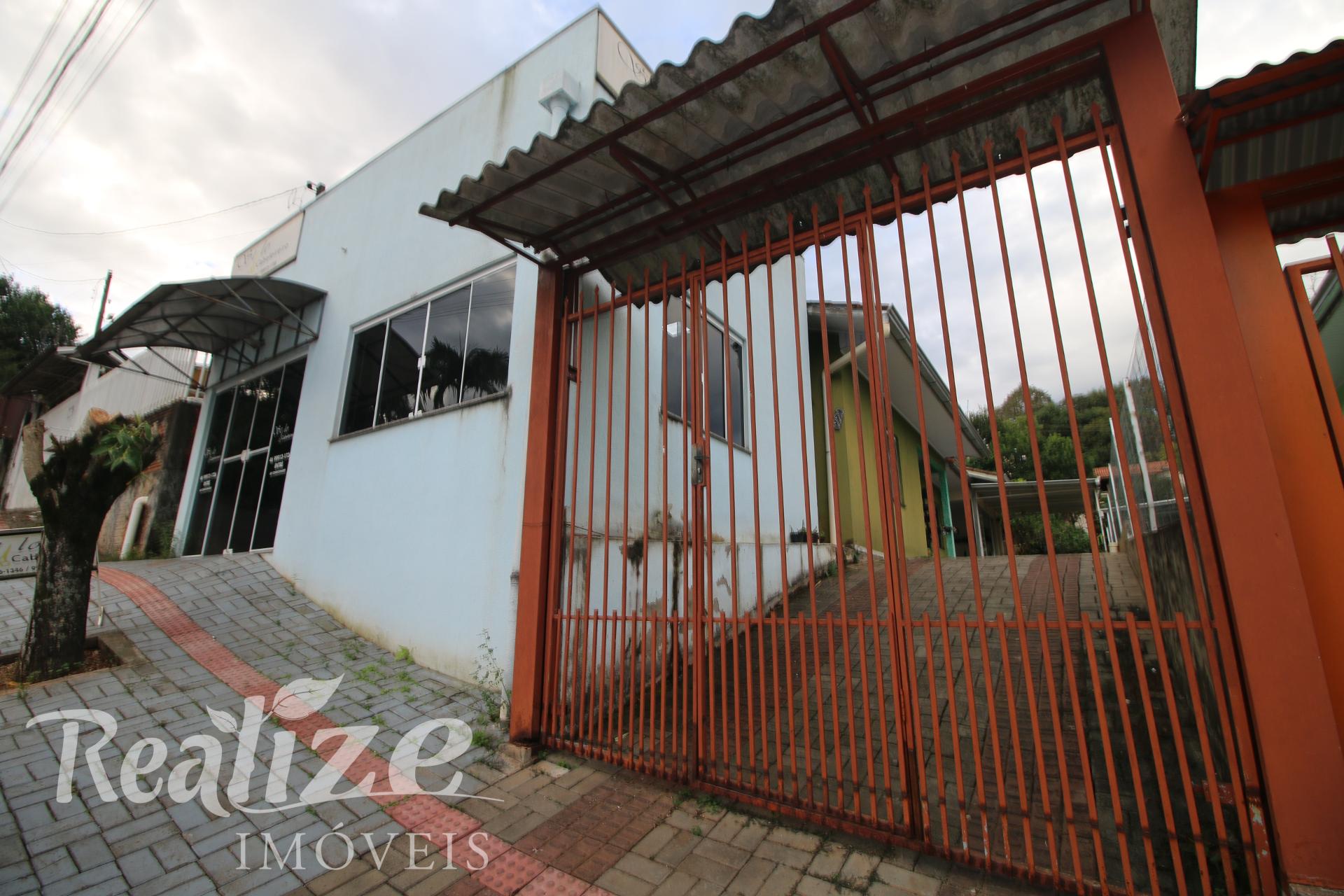 CASA COM SALA COMERCIAL