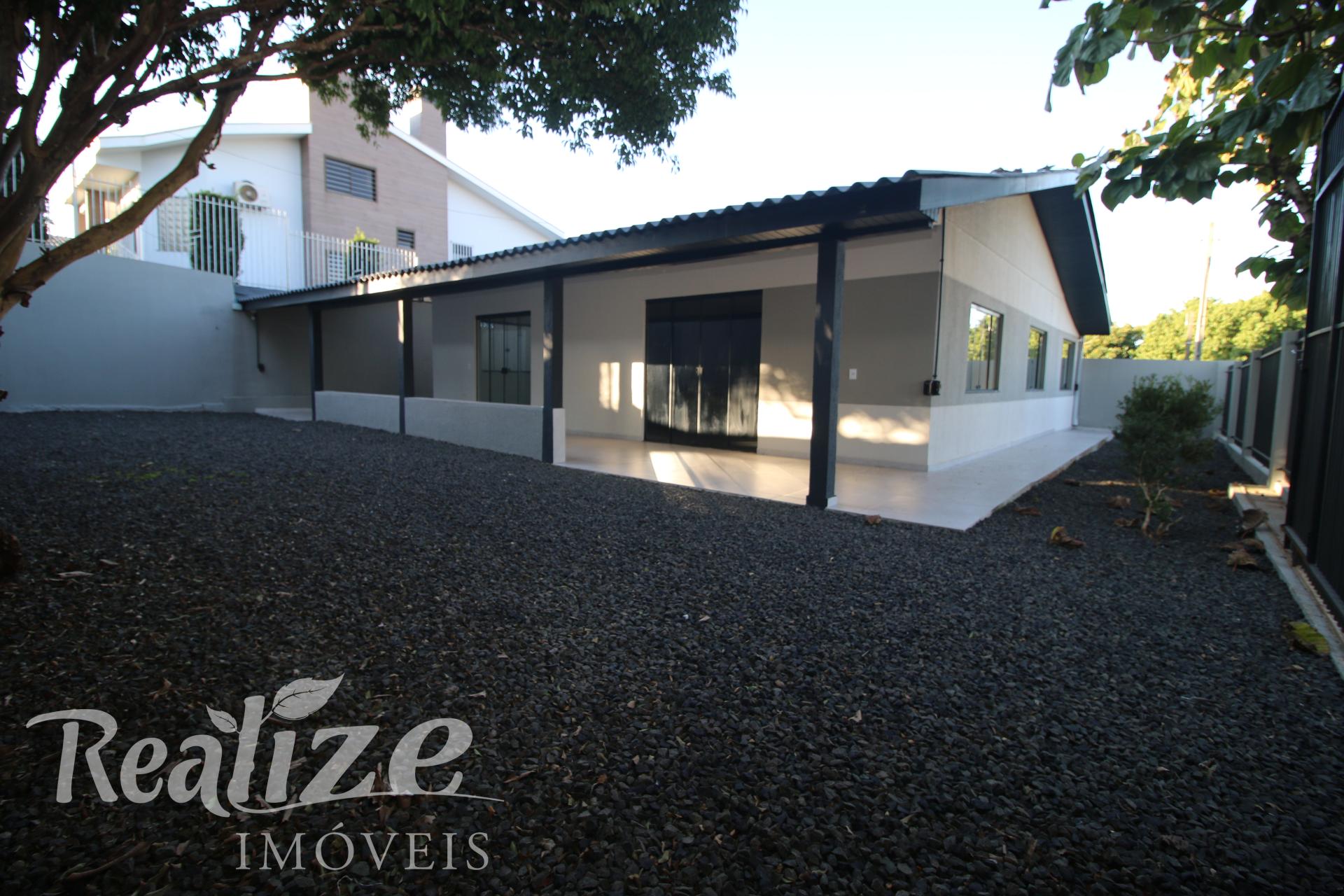 CASA COM LOTE DE ESQUINA