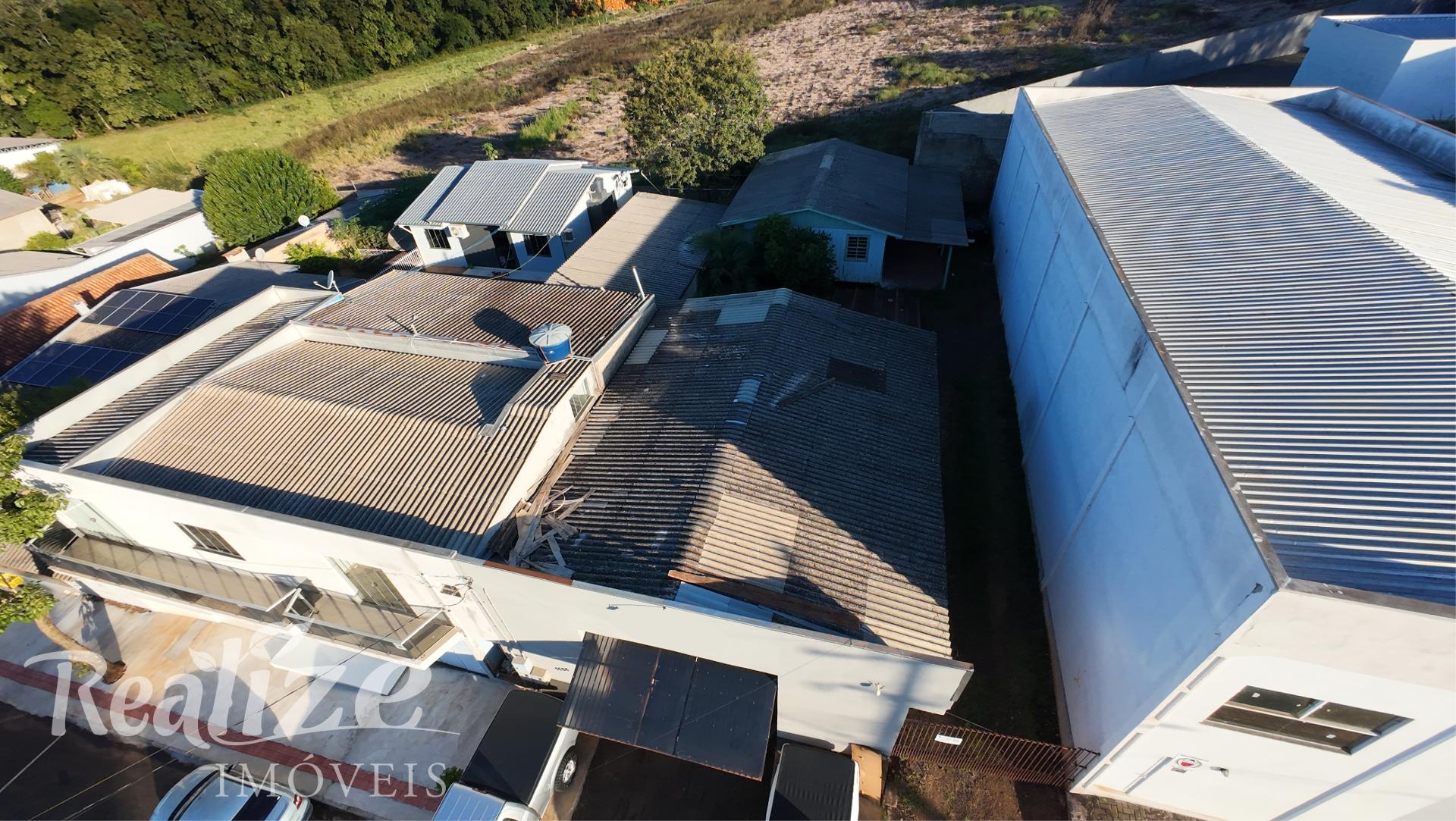 BARRACÃO INDUSTRIAL COM CASA ANEXO, ACESSO LATERAL