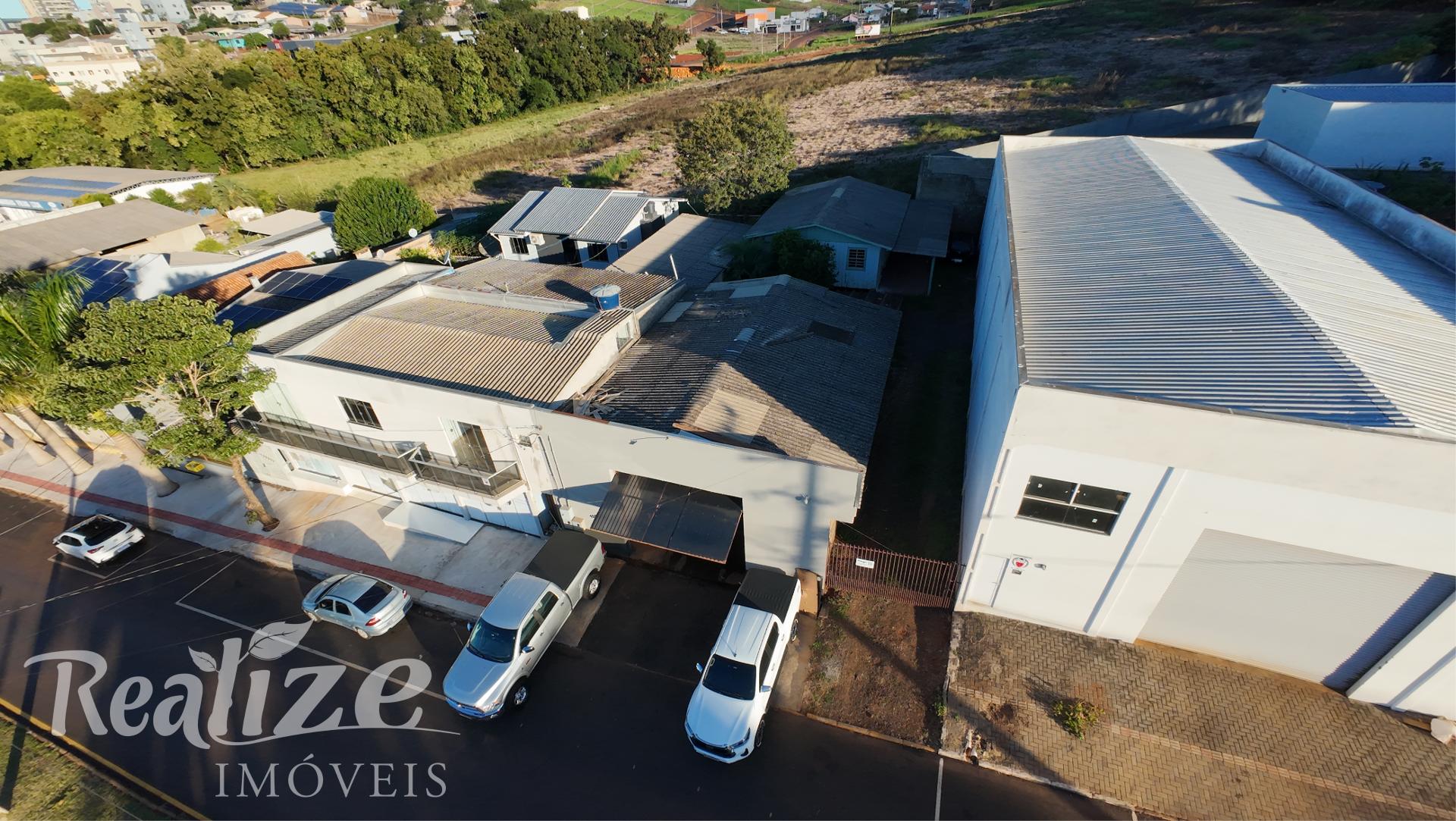 BARRACÃO INDUSTRIAL COM CASA ANEXO, ACESSO LATERAL