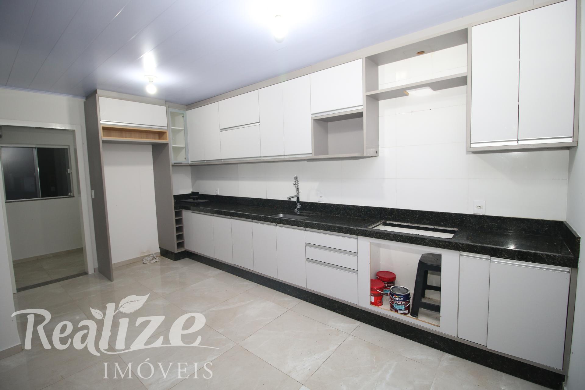 IMÓVEL COM COZINHA E ENERGIA SOLAR