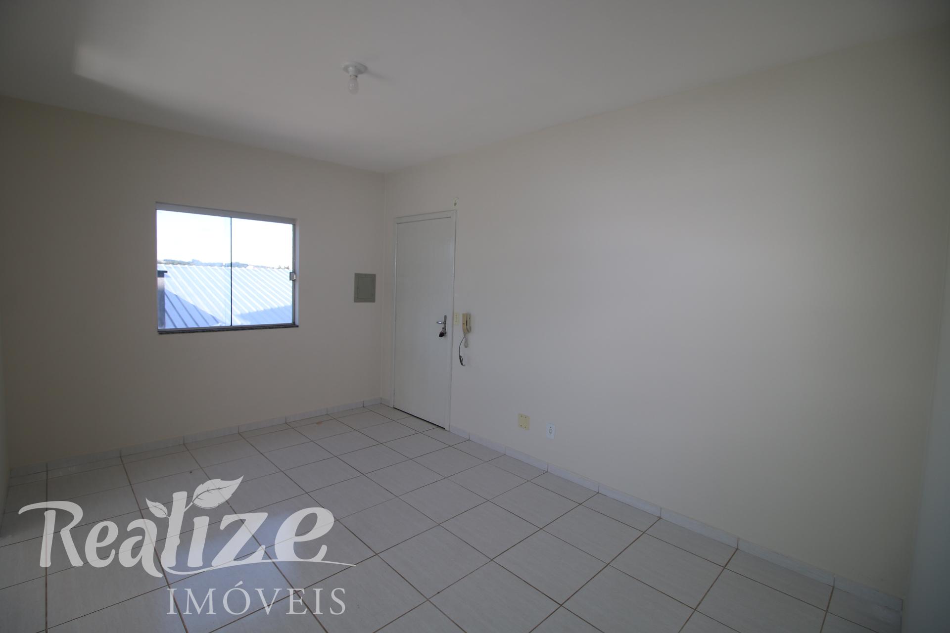 APARTAMENTO COM AR E VAGA DE GARAGEM ESPAÇOSA