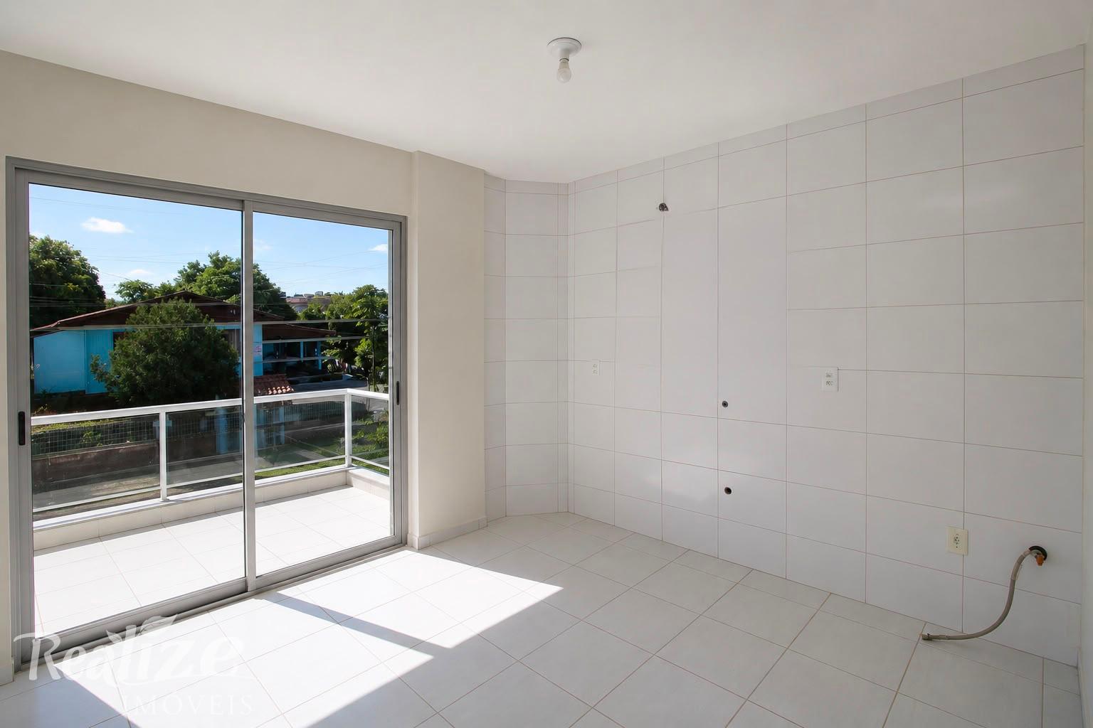 APARTAMENTO COM AR E VAGA DE GARAGEM ESPAÇOSA