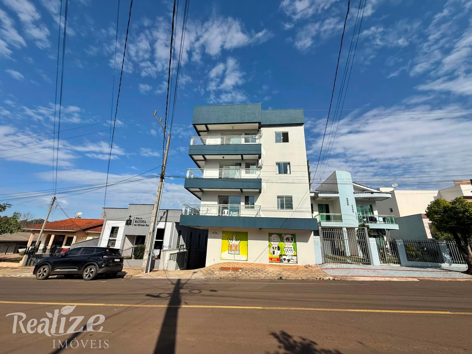 APARTAMENTO COM AR E VAGA DE GARAGEM ESPAÇOSA