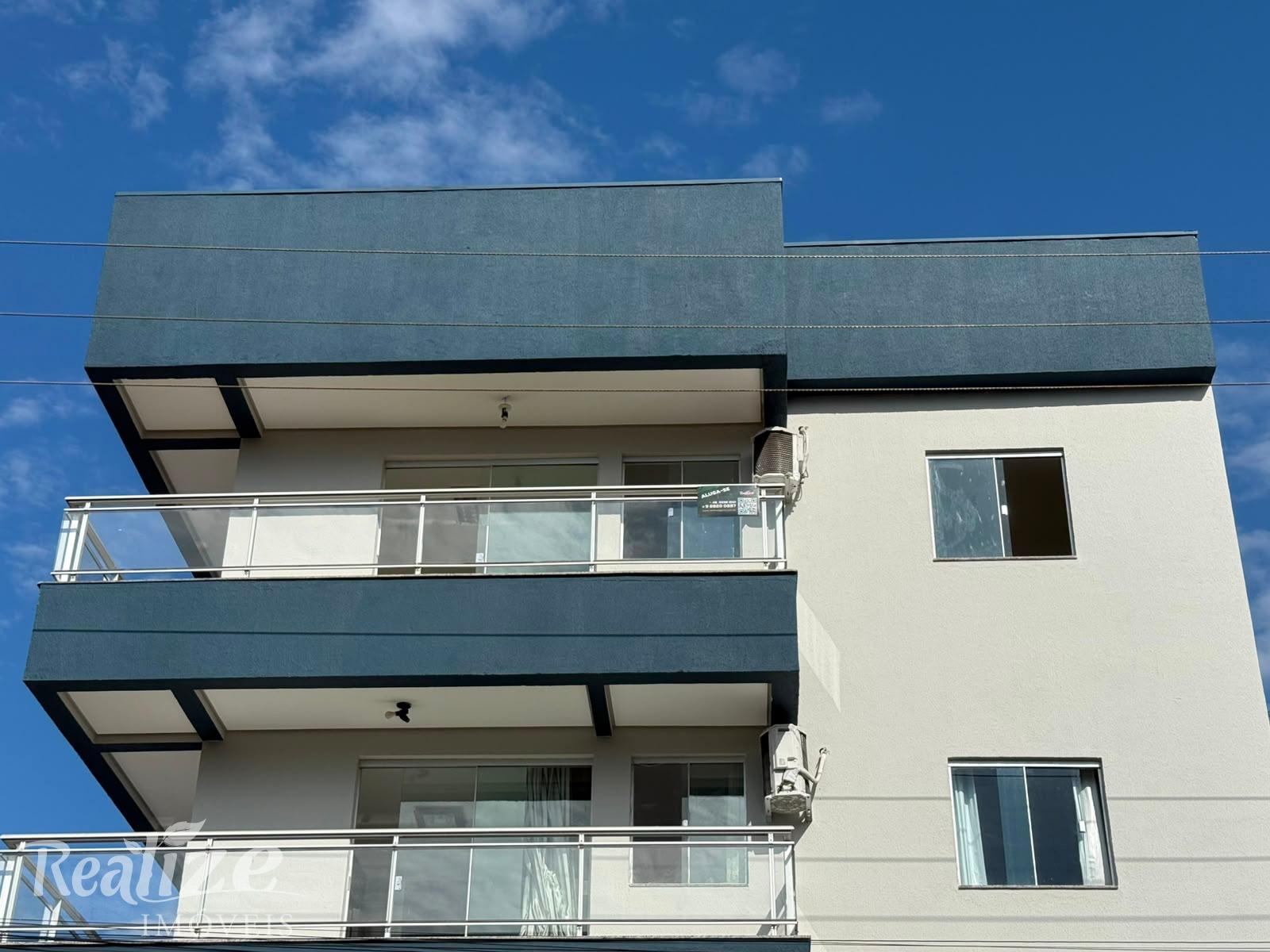 APARTAMENTO COM AR E VAGA DE GARAGEM ESPAÇOSA