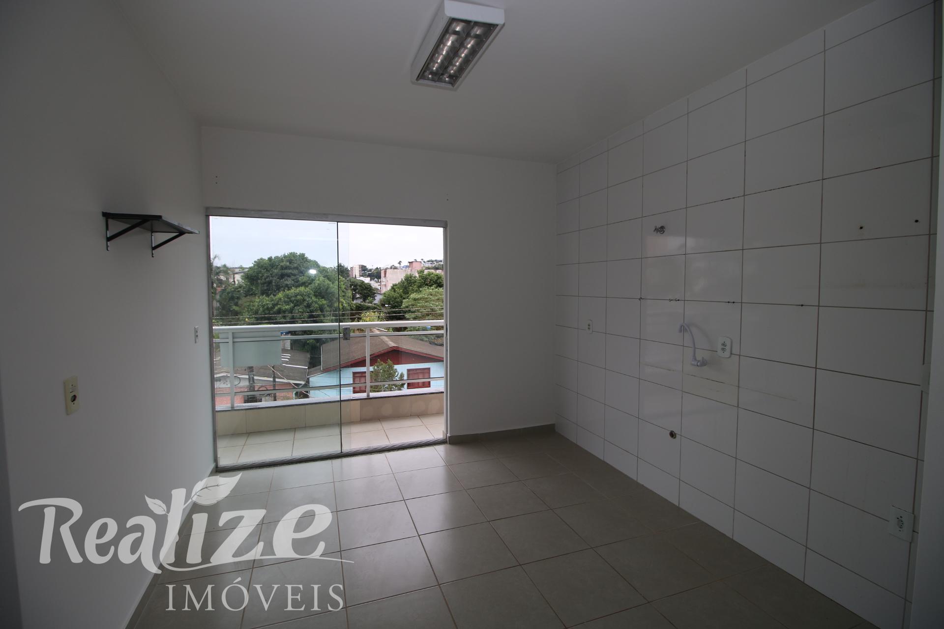 APARTAMENTO COM AR E VAGA DE GARAGEM ESPAÇOSA