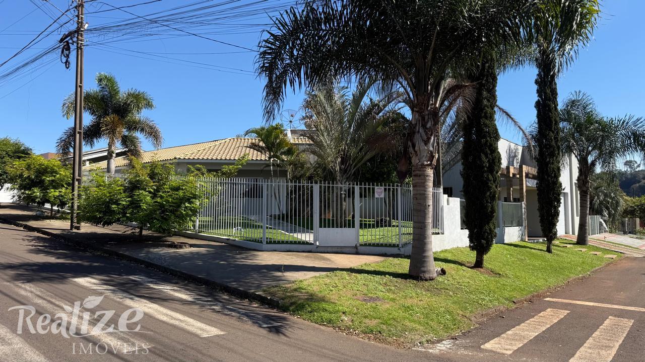 CASA COM PISCINA AQUECIDA E ENERGIA SOLAR