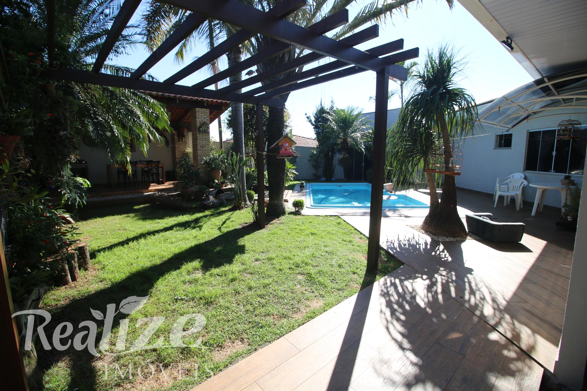 CASA COM PISCINA AQUECIDA E ENERGIA SOLAR