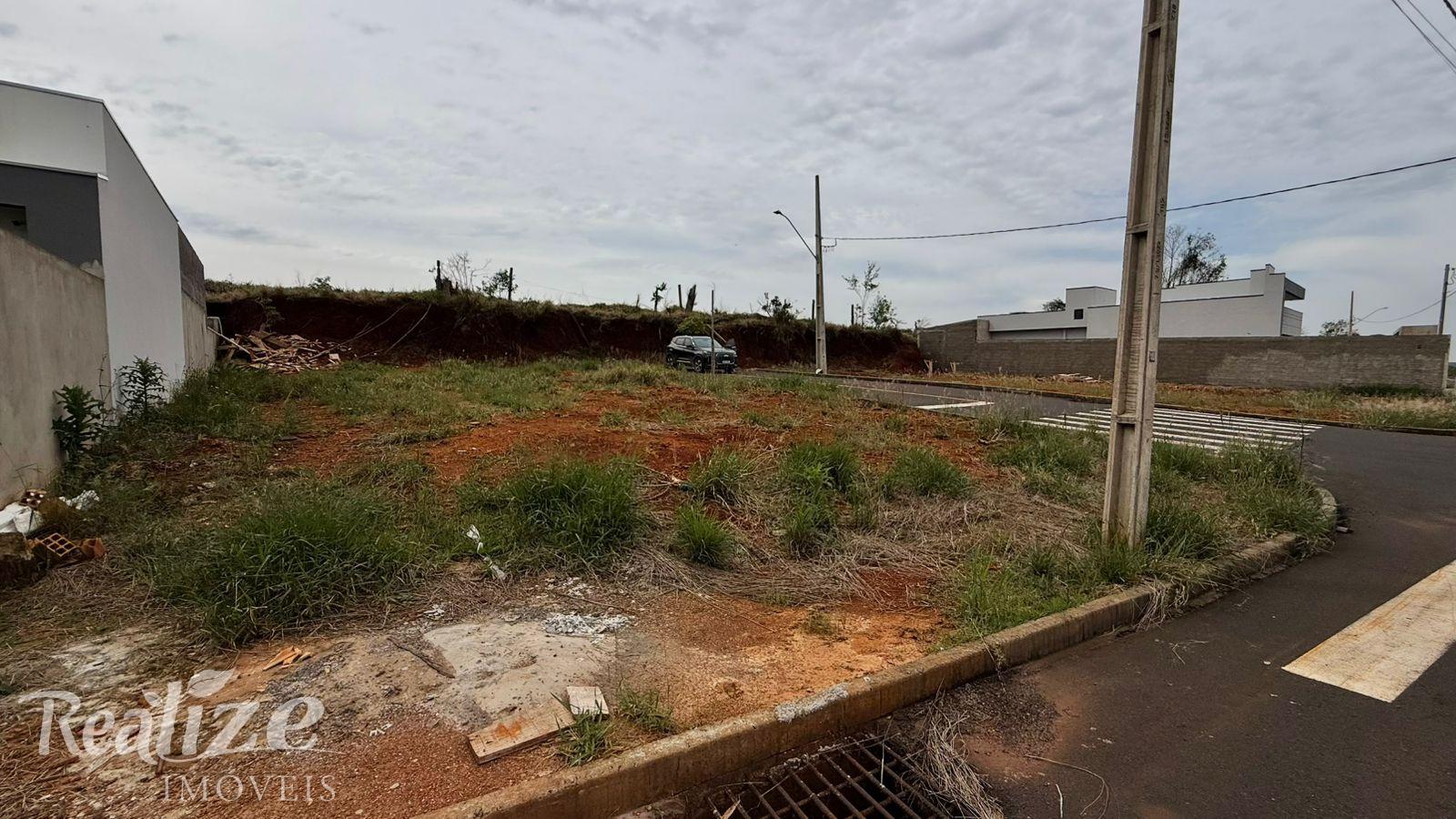 TERRENO DE ESQUINA COM VISTA PRIVILEGIADA NO GREEN PARK