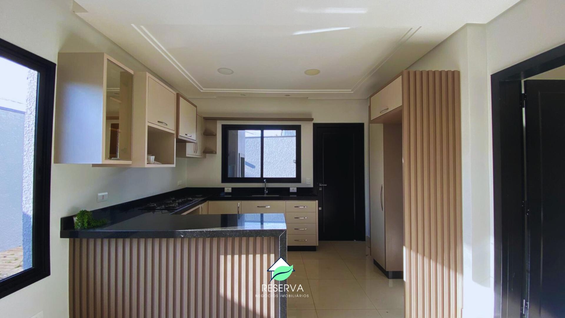 Sobrado para Locação no Jardim Lancaster. Amplo, em ótima localização.