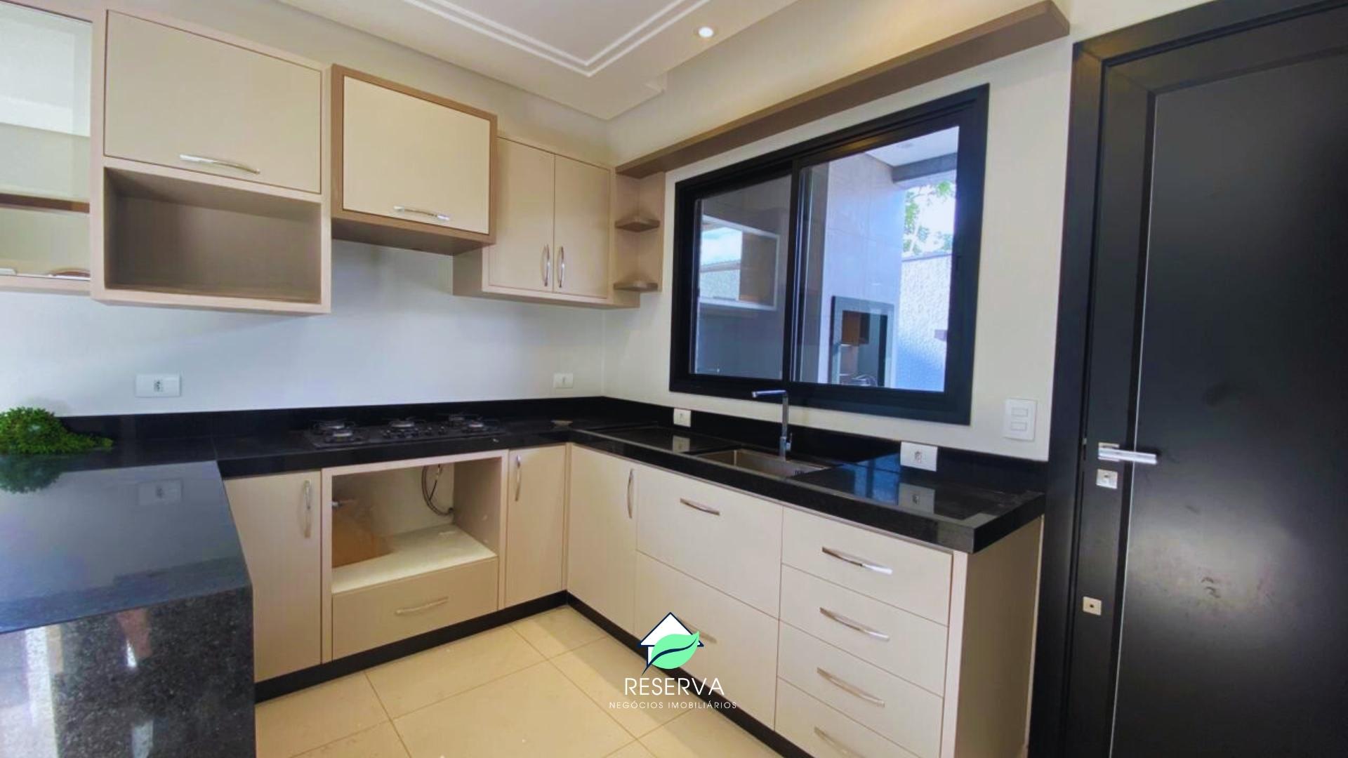 Sobrado para Locação no Jardim Lancaster. Amplo, em ótima localização.