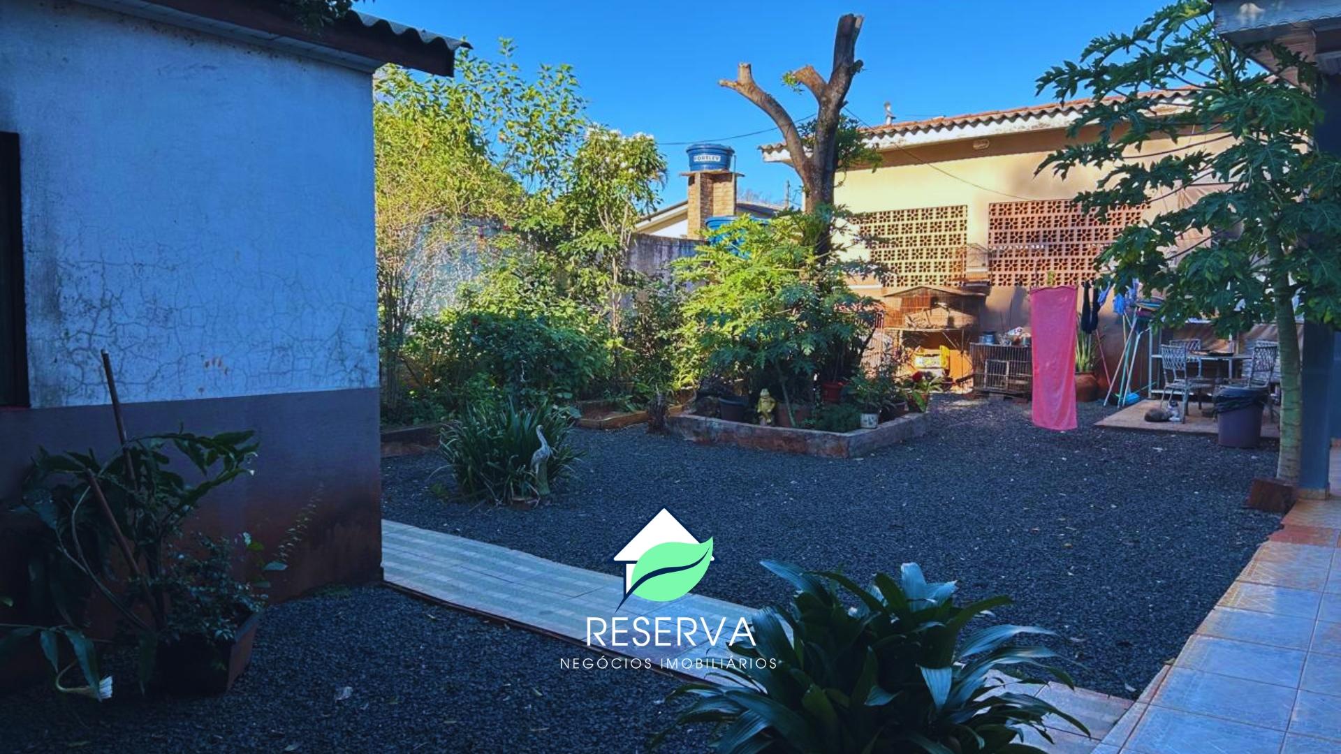 Amplo Terreno com 1.036m² e Casa Espaçosa na Vila Yolanda