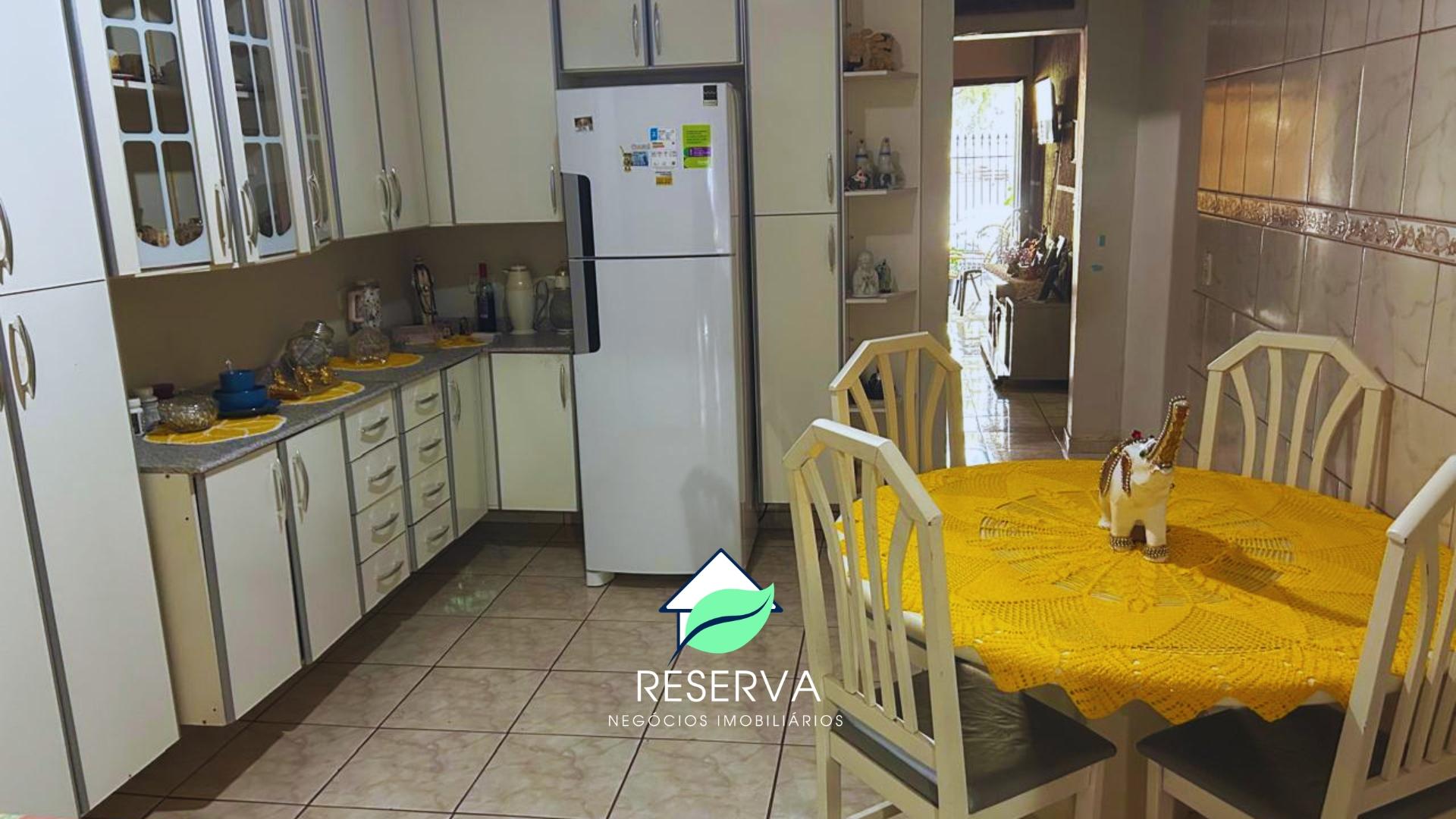 Amplo Terreno com 1.036m² e Casa Espaçosa na Vila Yolanda