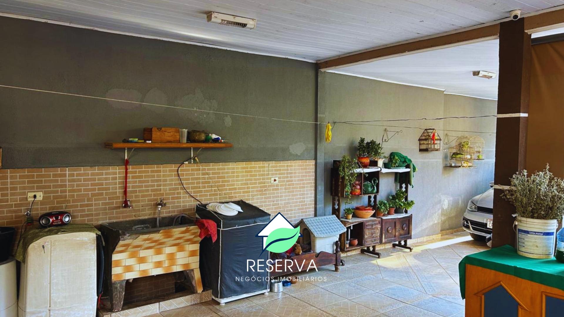Amplo Terreno com 1.036m² e Casa Espaçosa na Vila Yolanda