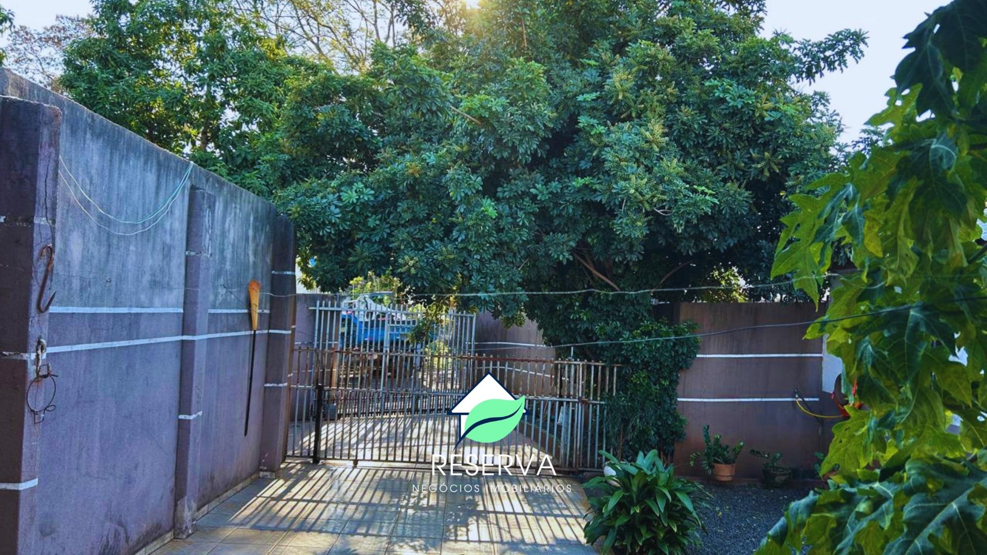 Amplo Terreno com 1.036m² e Casa Espaçosa na Vila Yolanda