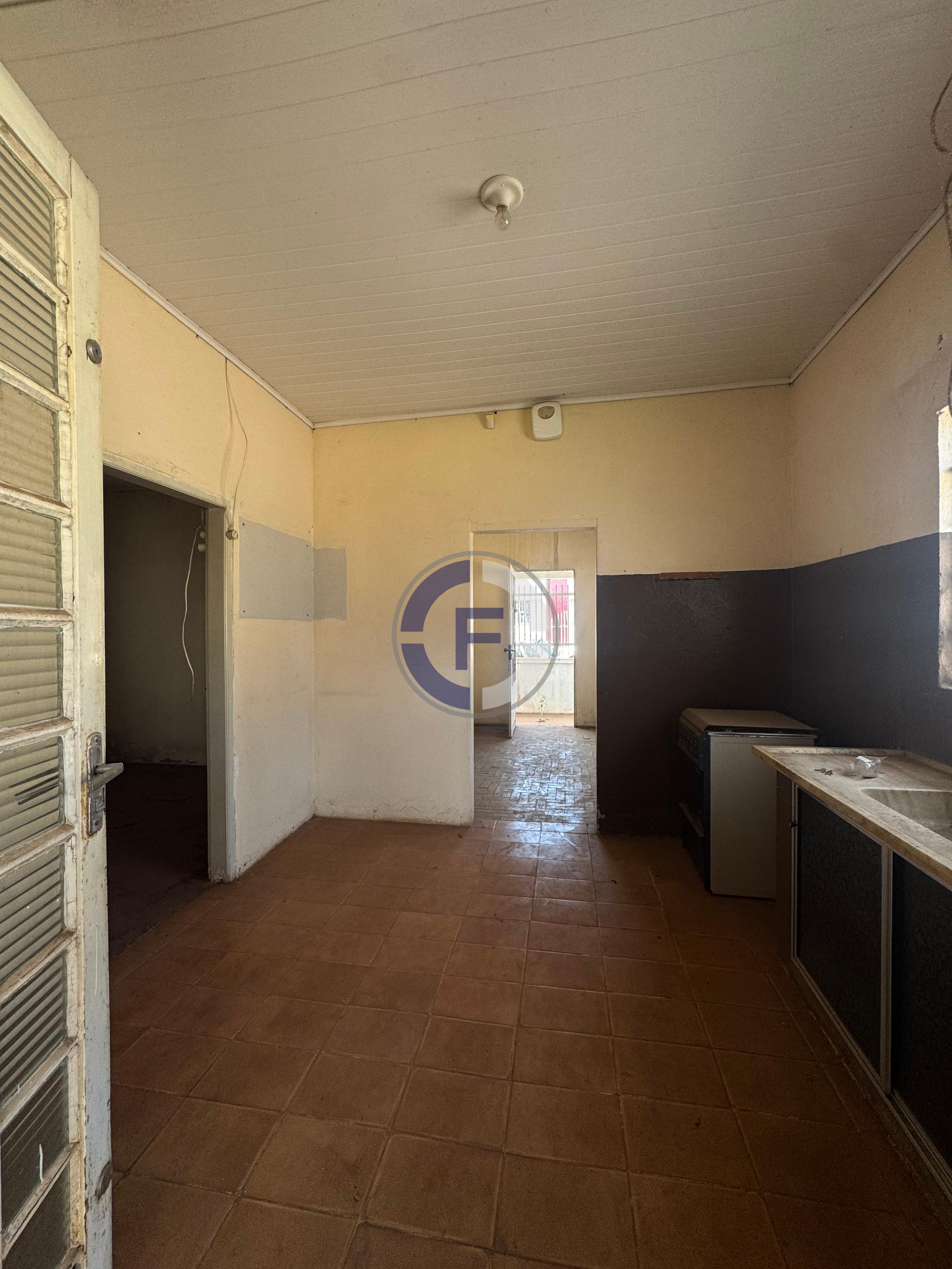 IMÓVEL COM ÓTIMA LOCALIZAÇÃO, COMO TERRENO AMPLO,