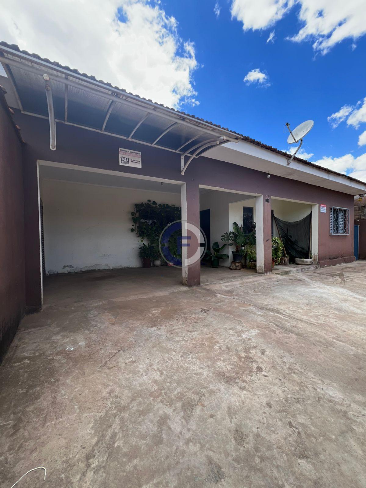 Casa à venda com 2 quartos, sala ampla e garagem espaçosa  op...