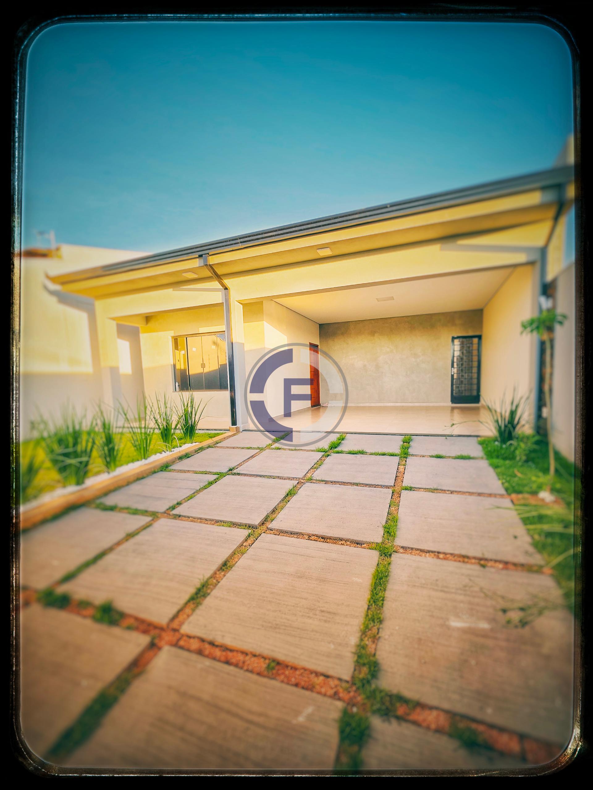 CASA FANTASTICA BEM LOCALIZADA, CONSTRUIDA COM O MAIS ALTO PAD...