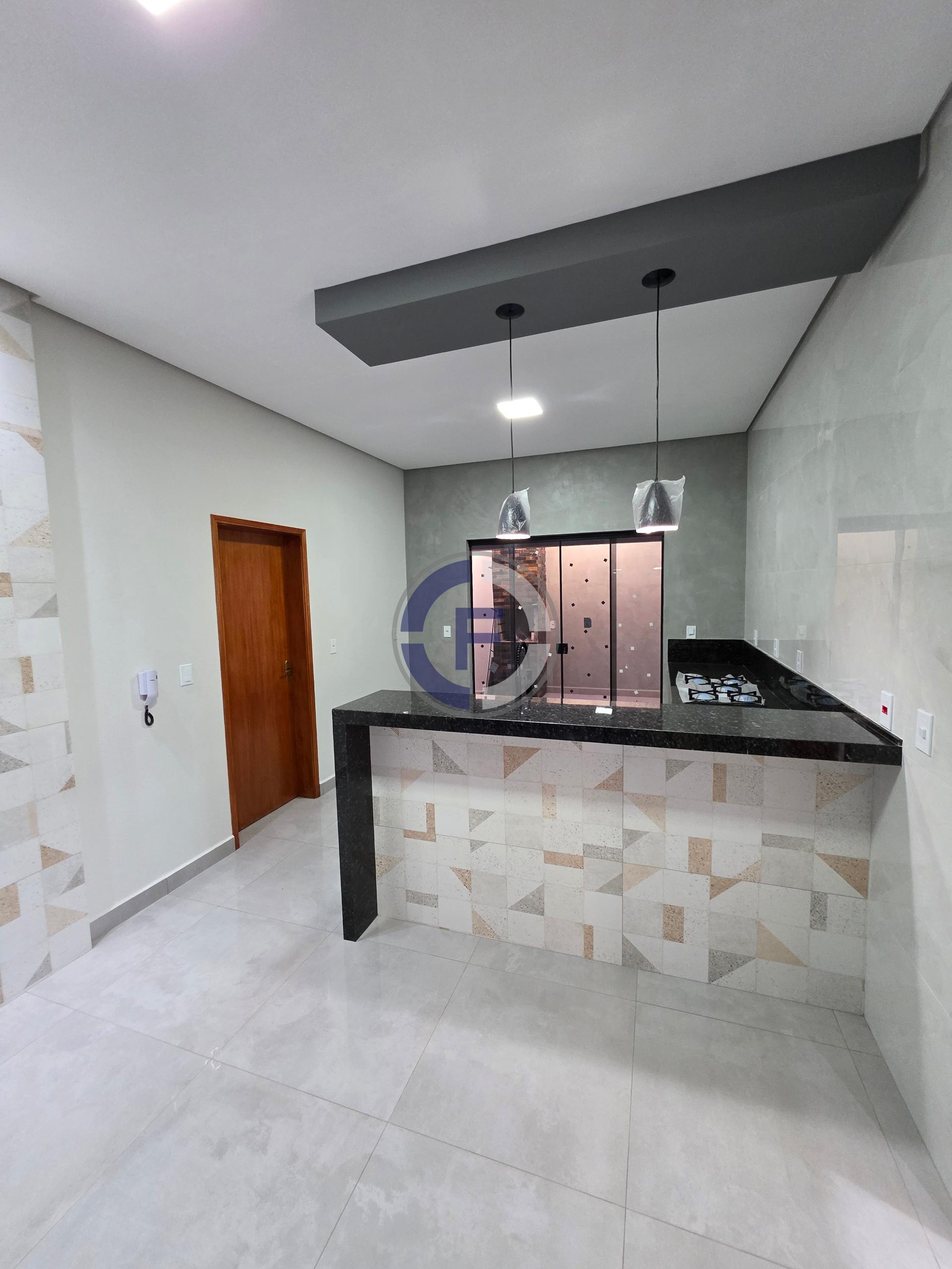 CASA FANTASTICA BEM LOCALIZADA, CONSTRUIDA COM O MAIS ALTO PAD...