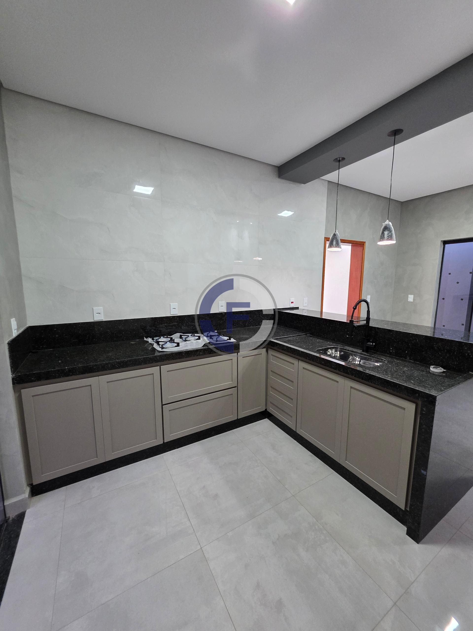 CASA FANTASTICA BEM LOCALIZADA, CONSTRUIDA COM O MAIS ALTO PAD...