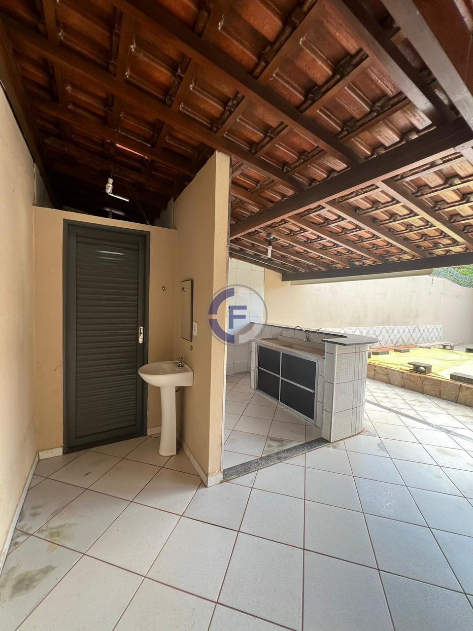 Casa com Piscina e Área Gourmet no Jardim Ouro Verde - 3 Quart...