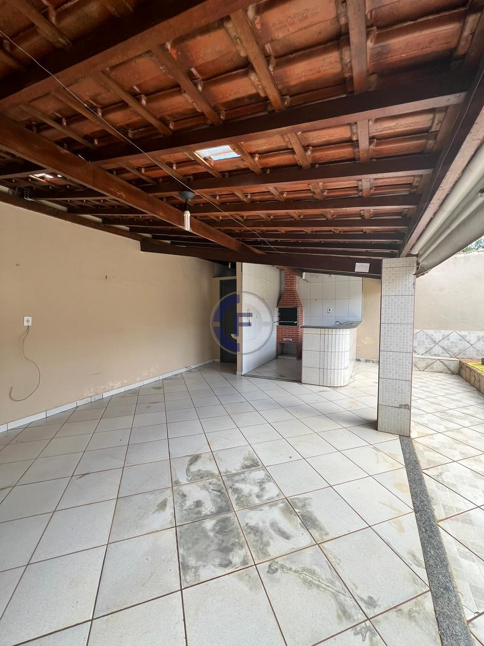 Casa com Piscina e Área Gourmet no Jardim Ouro Verde - 3 Quart...