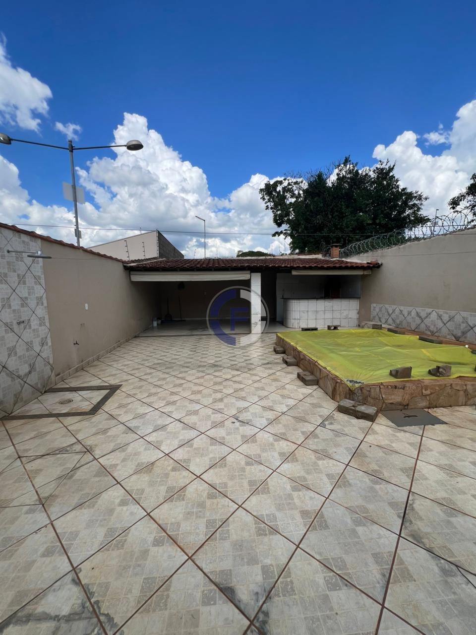 Casa com Piscina e Área Gourmet no Jardim Ouro Verde - 3 Quart...