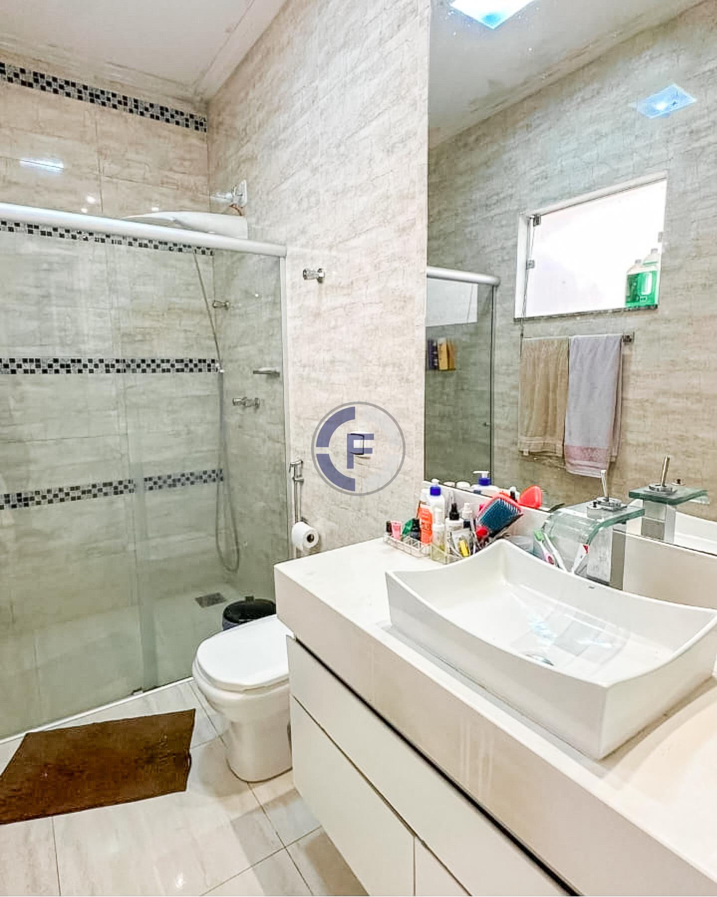 Casa ampla à venda em bairro nobre COM FOTOVOLTAICA suíte, ga...