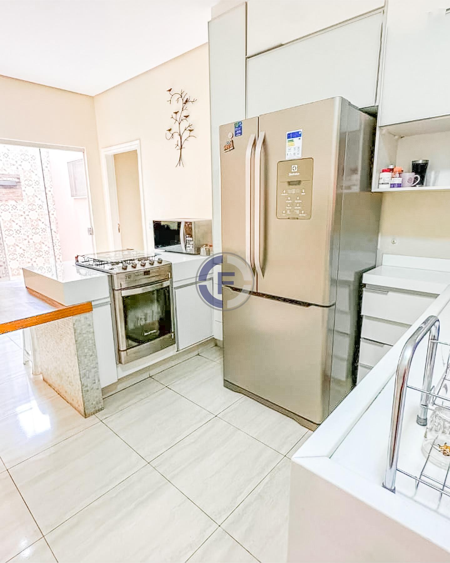 Casa ampla à venda em bairro nobre COM FOTOVOLTAICA suíte, ga...