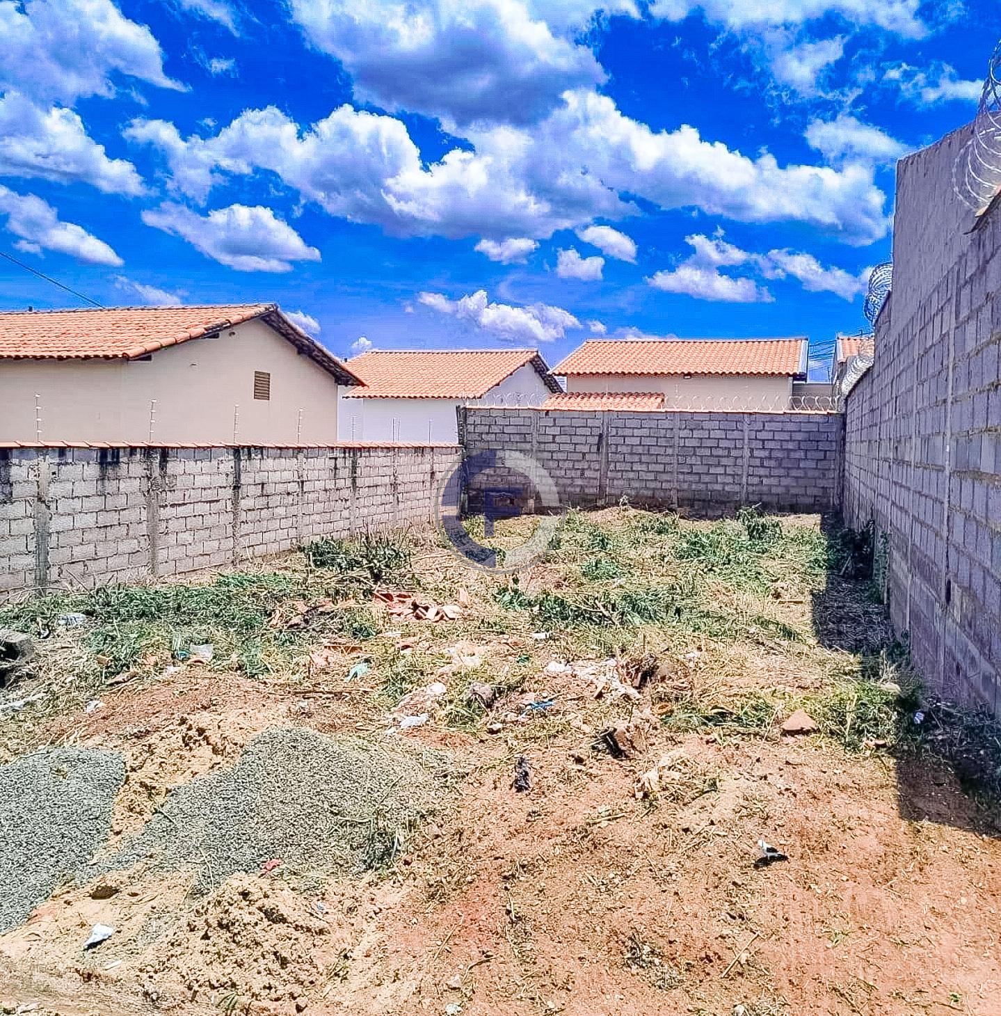 TERRENO PRONTO PARA CONSTRUIR, EM BAIRRO PRÓXIMO A UFLA
