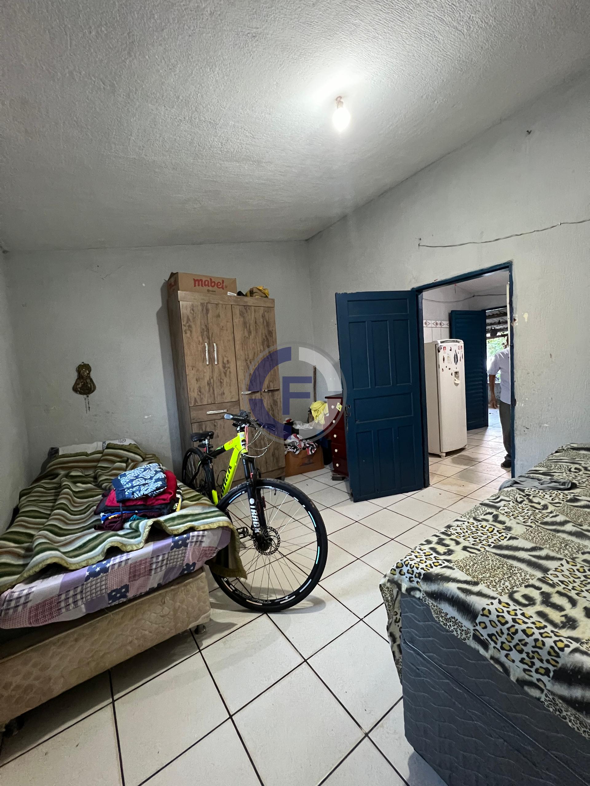 Casa com 2 Quartos Grandes e Garagem Ampla em Bairro Valorizado