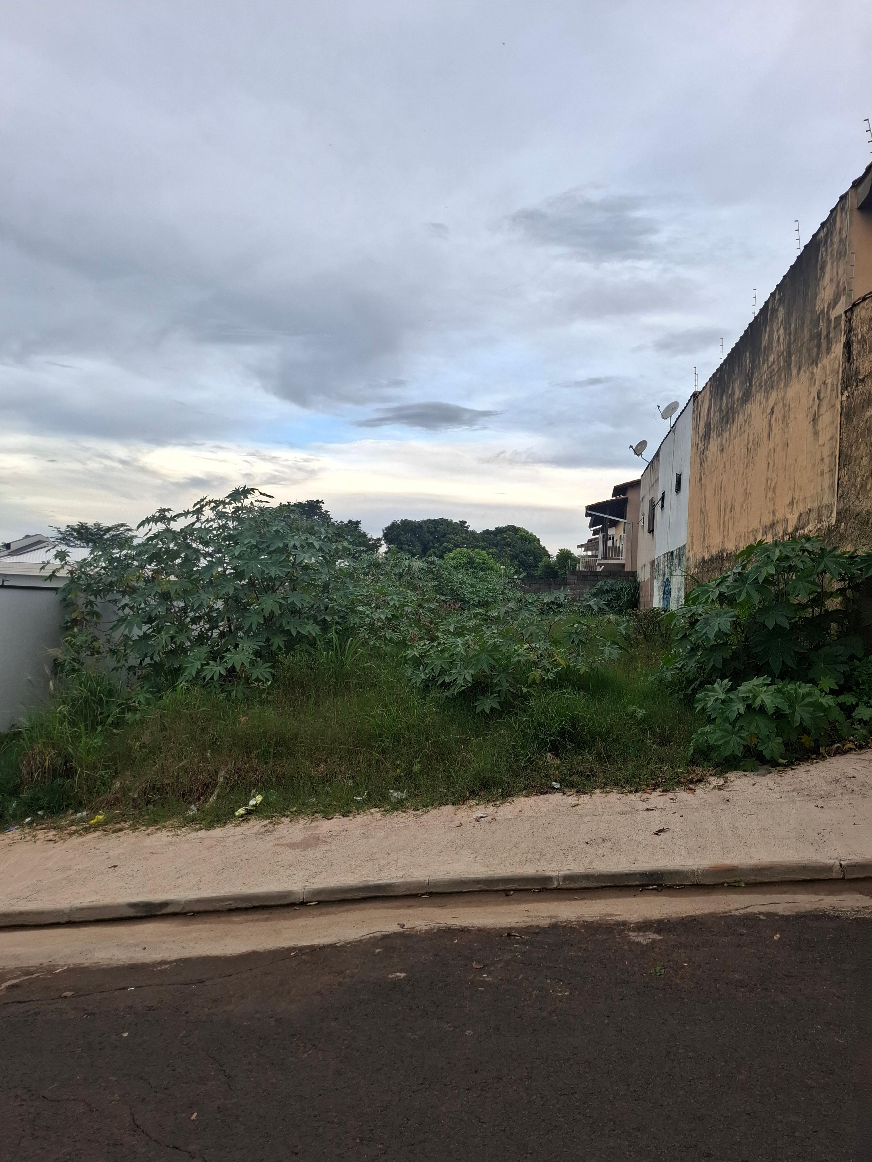 Terreno de 300 m , excelente oportunidade para construção resi...