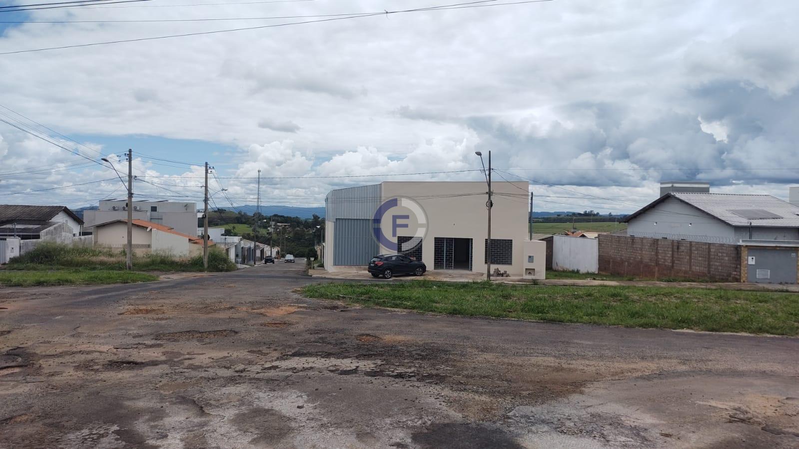 Barracão Comercial em Avenida Principal com 290m , Mezanino e ...