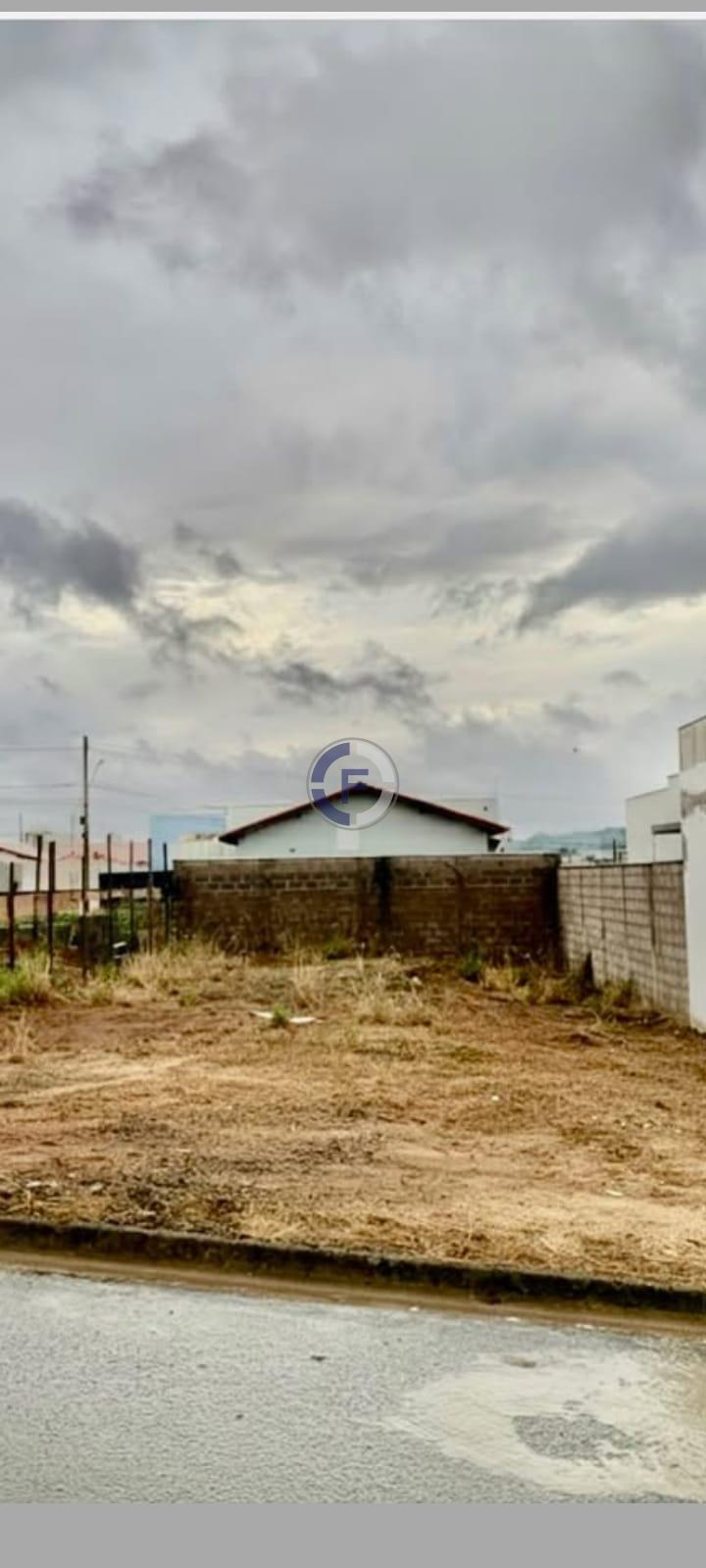 Terreno Plano de 250 m  ao Lado da UFLA  Excelente Oportunida...