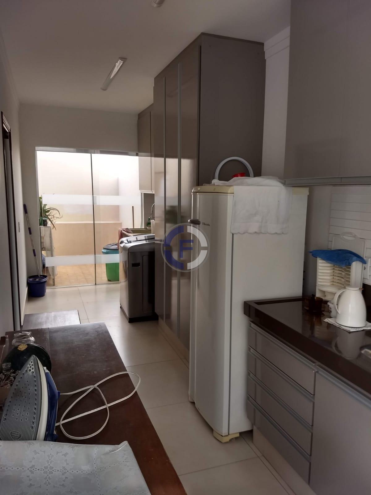 Casa Jardim Coolapa - Ambientes amplos em bairro nobre da cida...