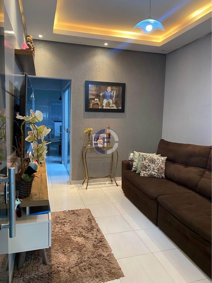 Garagem coberta para dois carros, área de churrasco, jardim de...